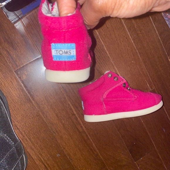 Excellent Condition TOMS Booties Sz 6C - Picture 3 of 5